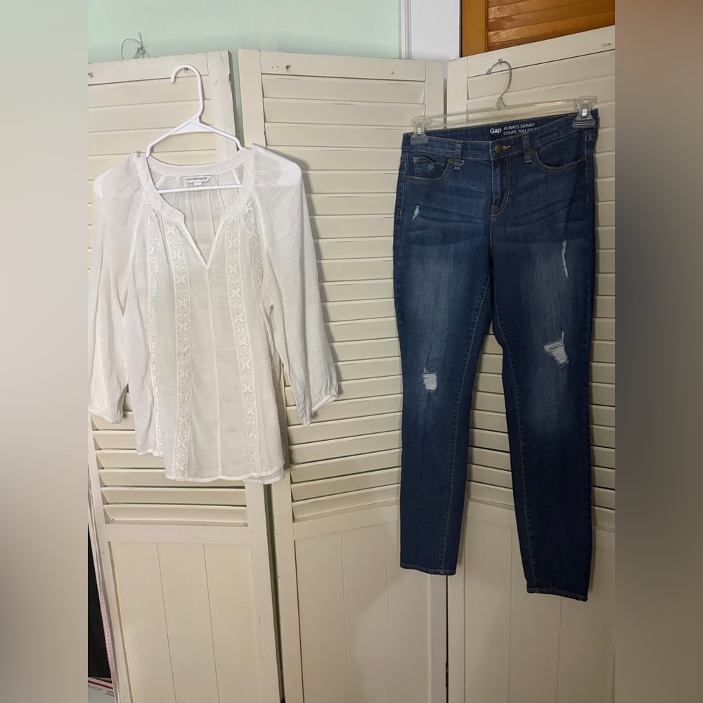 Two piece outfit including Gap skinny jeans and a Counterparts top